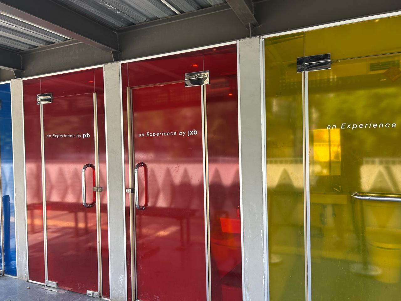 Beda Toilet Transparan Negeri Sakura dan Indonesia 1 Beda Toilet Transparan Negeri Sakura dan Indonesia 2