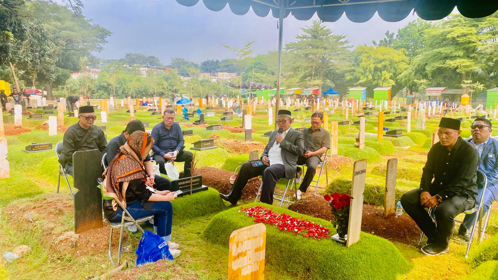 HUT Ke-18, Pengurus Ziarah ke Makam Pendiri KAI 1 HUT Ke-18, Pengurus Ziarah ke Makam Pendiri KAI 2