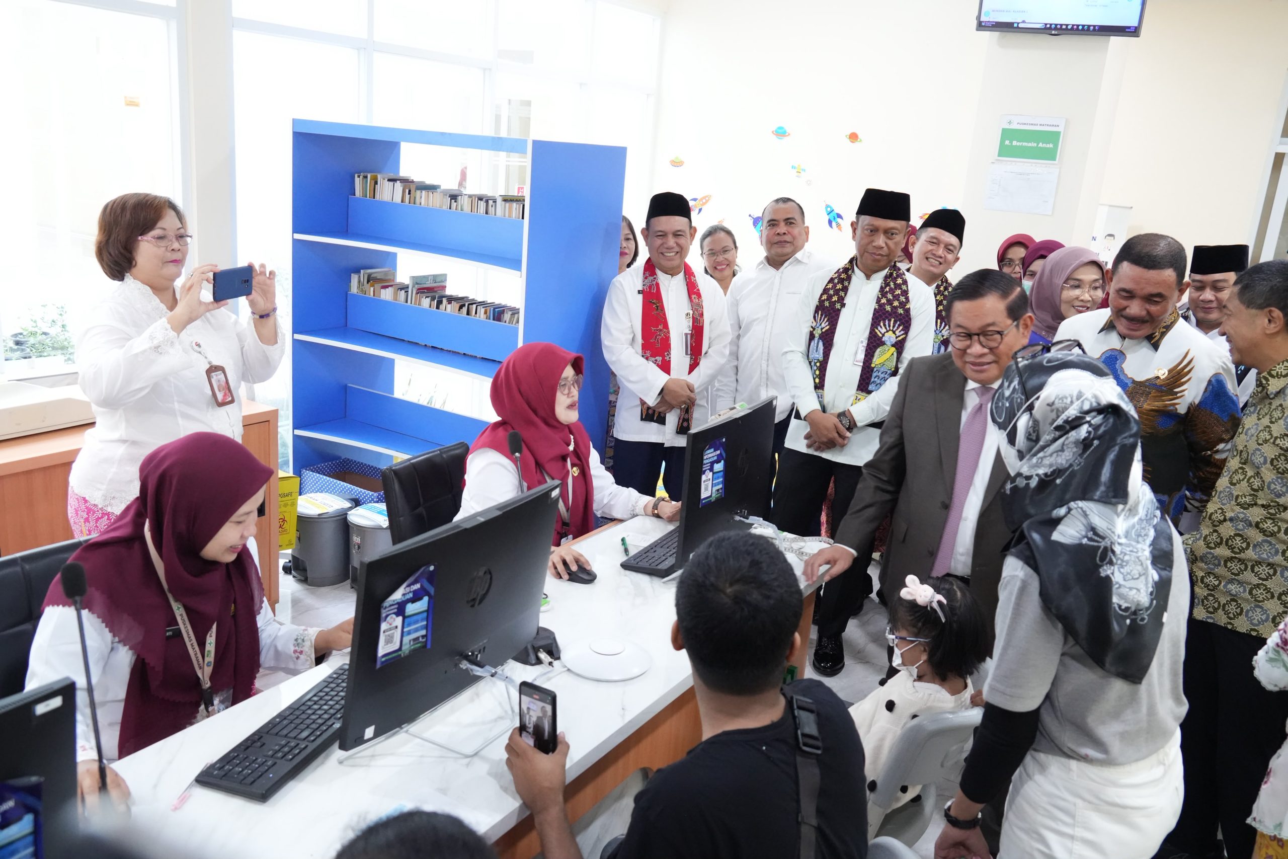 Didampingi Wali Kota Munjirin, Gubernur DKI Resmikan Gedung Baru Puskesmas Kecamatan Matraman 2