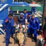 Keren, Kapal Patroli Evakuasi Lansia Sakit ke Puskesmas di Kepulauan Seribu 21