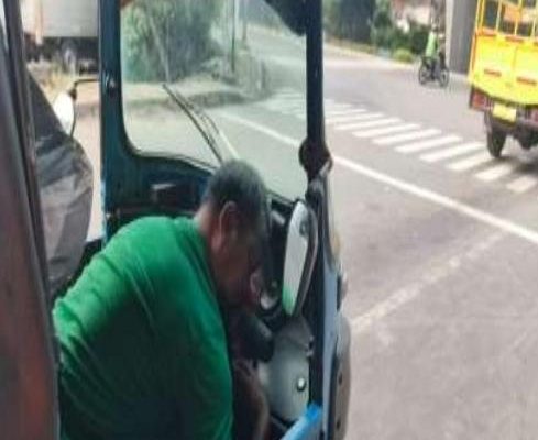 Bajaj Berhenti di Tengah Jalan, Pengemudinya Ternyata Sudah Tak Bernyawa 5