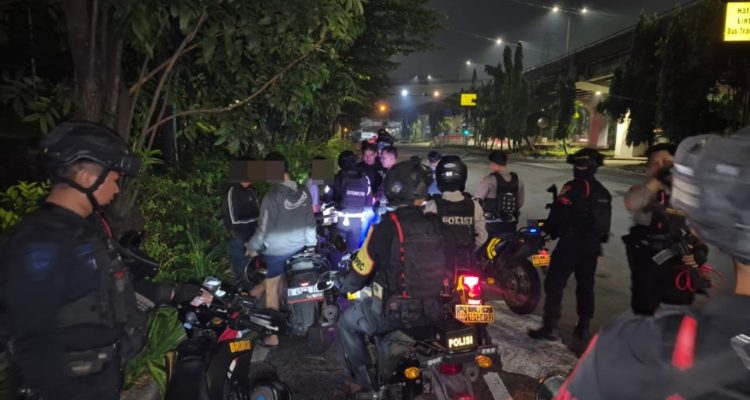 Brimob Amankan 11 Remaja dan Lima Motor Saat Patroli di Duren Sawit 4