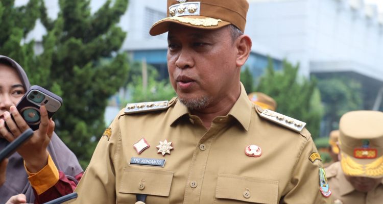 Meski Listrik Byar Pet, Wali Kota Bekasi Pastikan Pelayanan Publik Tetap Berjalan 3
