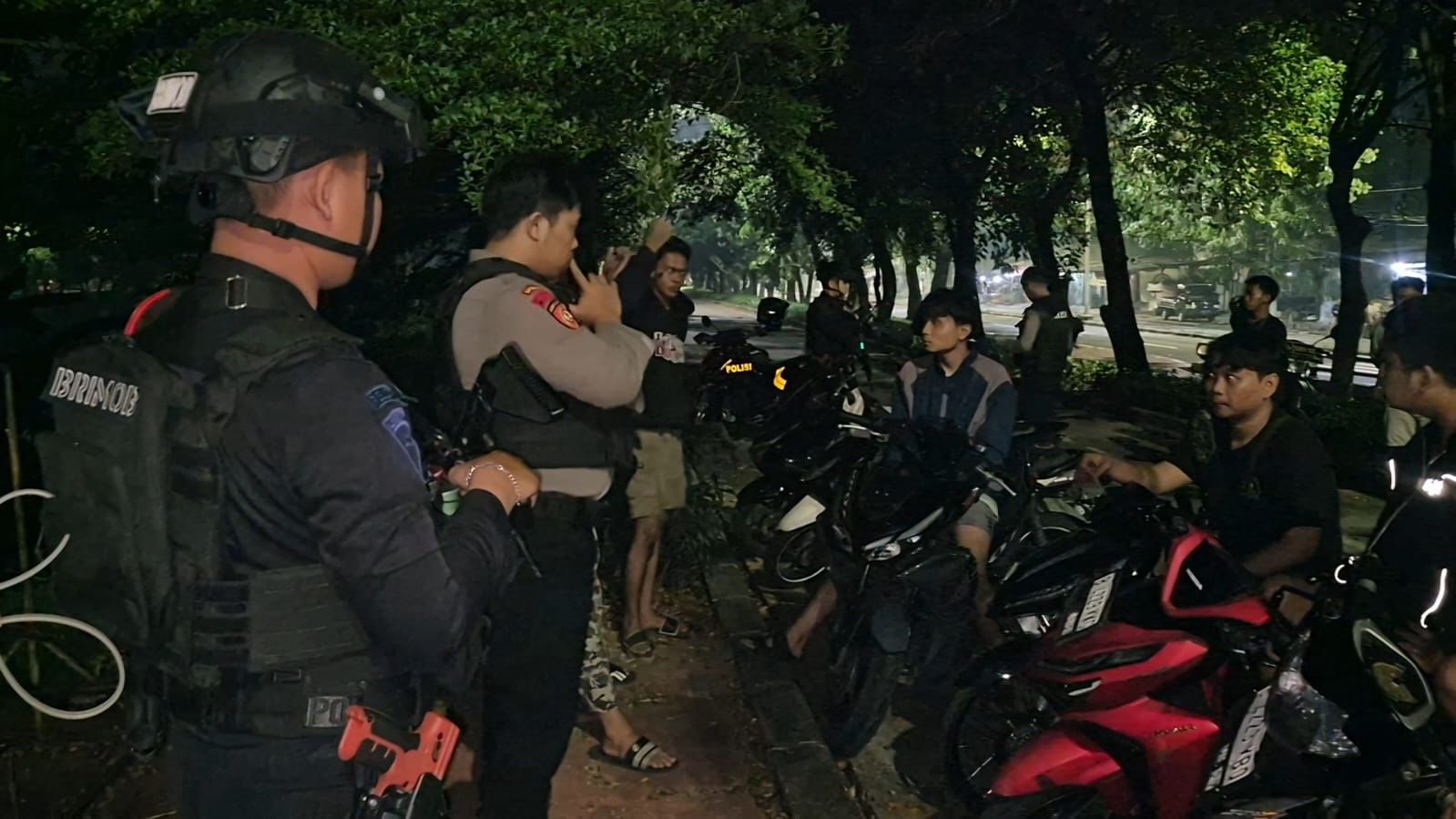 IMG-20260624-WA0026 Patroli Brimob Amankan 8 Motor Diduga untuk Balap Liar di Duren Sawit 1