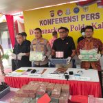 Polda Kalbar Bongkar Jaringan Narkoba Lintas Negara, Rp3,8 Miliar dan 3,4 Kg Sabu Disita 21
