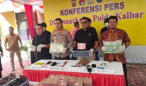 Polda Kalbar Bongkar Jaringan Narkoba Lintas Negara Malaysia-Pontianak, Rp3,8 Miliar dan 3,4 Kg Sabu Disita 2