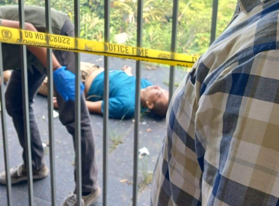 Tersangka Pemalsu Materai Bunuh Diri Lompat dari Lantai 7 Apartemen Saladin Depok 1