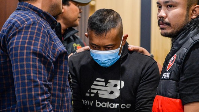 9 Jaksa Diterjunkan Kawal; Penyidikan Taufik Hidayat di Polda Jabar 4