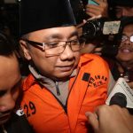 Penahanan Yaqut Ditangguhkan KPK karena Sakit Perut 25