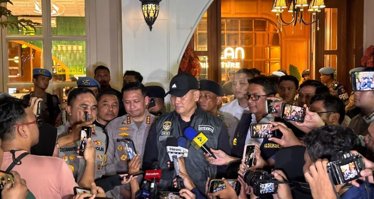 Polisi Temukan Brankas Berisi Valas Saat Geledah Kafe di Cipete 1