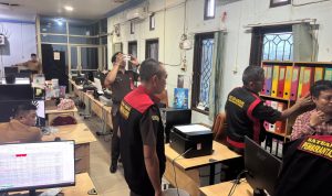 disdik kukar Belasan Penyidik Kejati Kaltim Geledah Kantor Disdik Kukar di Tenggarong 2