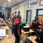 Belasan Penyidik Kejati Kaltim Geledah Kantor Disdik Kukar di Tenggarong 35