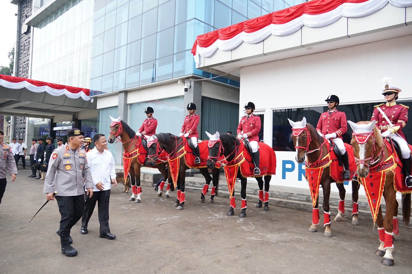 Kunjungi Mako Korshabara Baharkam Polri, Wali Kota Depok Disuguhi Ketangkasan Pasukan Khusus 2 Kunjungi Mako Korshabara Baharkam Polri, Wali Kota Depok Disuguhi Ketangkasan Pasukan Khusus 3