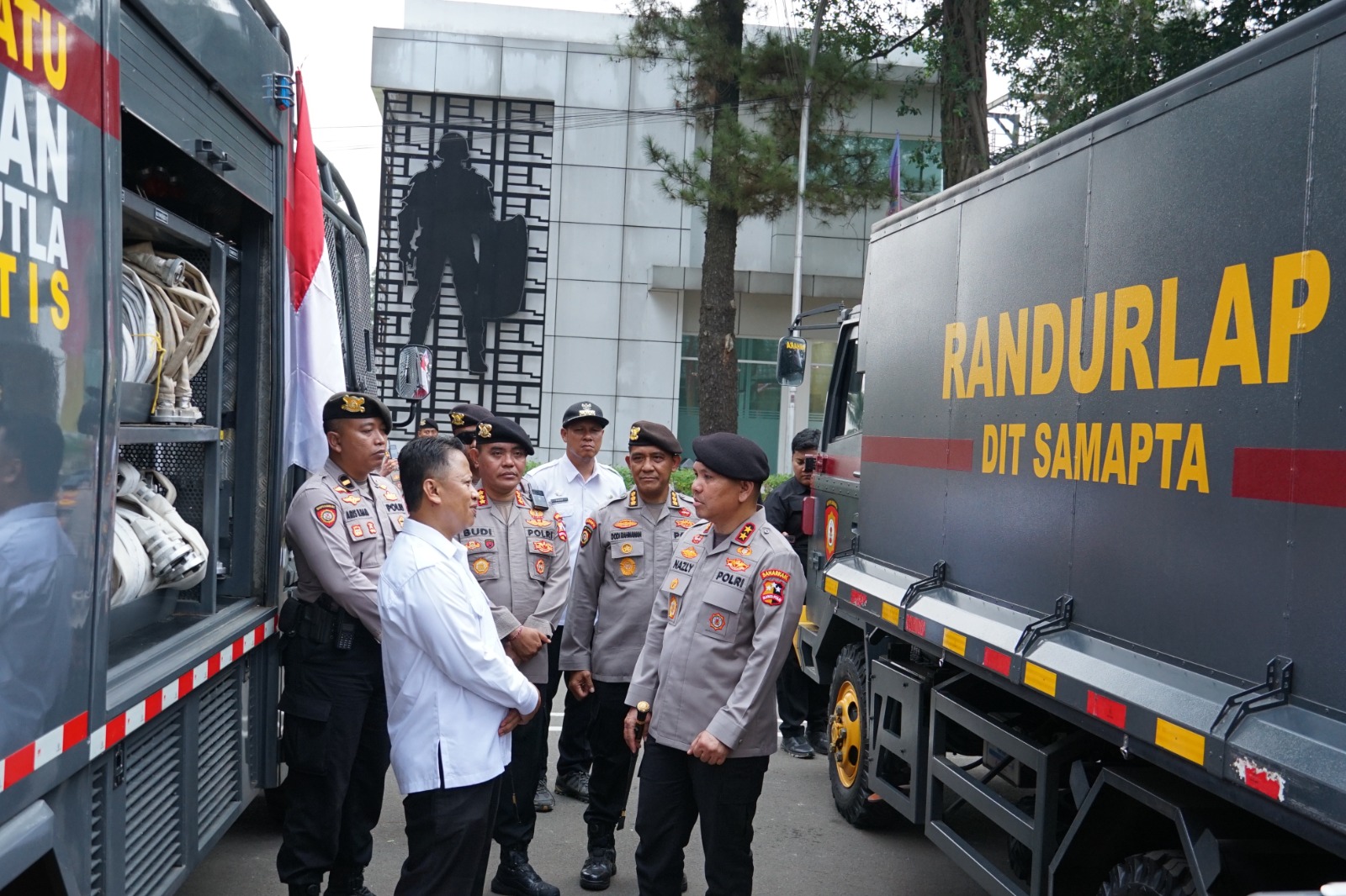 Kunjungi Mako Korshabara Baharkam Polri, Wali Kota Depok Disuguhi Ketangkasan Pasukan Khusus 3 Kunjungi Mako Korshabara Baharkam Polri, Wali Kota Depok Disuguhi Ketangkasan Pasukan Khusus 4