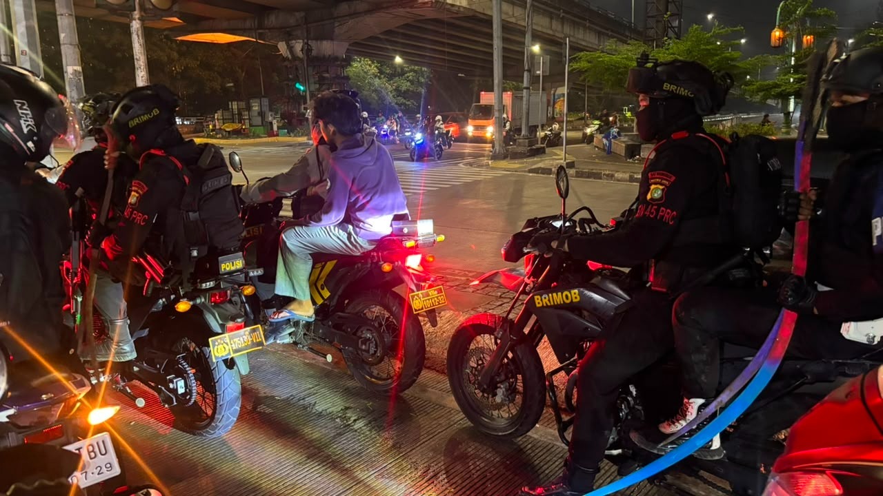 Bawa 9 Clurit Hendak Tawuran di Ciracas, 3 Pemuda Dicokok Brimob Polda 2