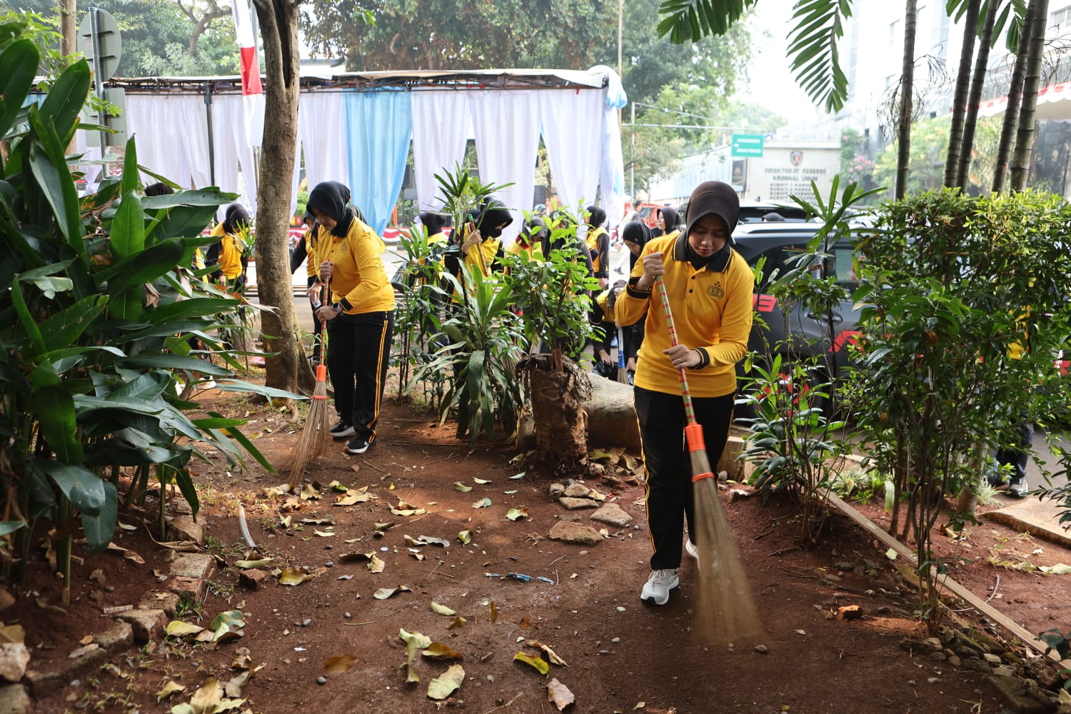 IMG-20260823-WA0020 Sambut Hari Jadi Ke-78, Polwan Polda Metro Jaya Gelar Aksi Bersih-Bersih 1