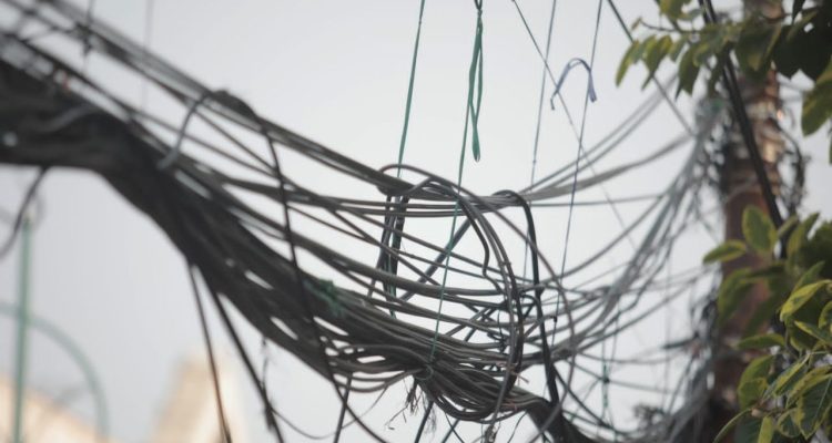 Pramono Targetkan Kabel Semrawut Jakarta Tuntas 5 Tahun 2