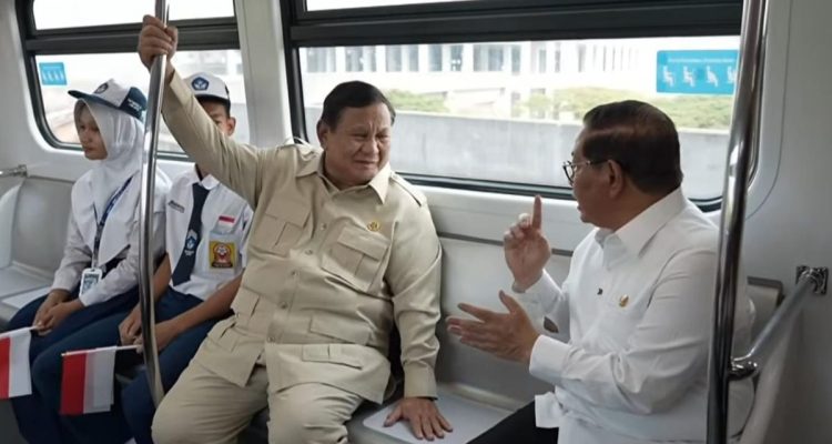 Prabowo Jajal LRT Kelapa Gading-Manggarai 2