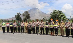 Gunung Sinabung Berstatus Siaga, 176 Personel Polri Dikerahkan untuk Layani dan Lindungi Masyarakat 6