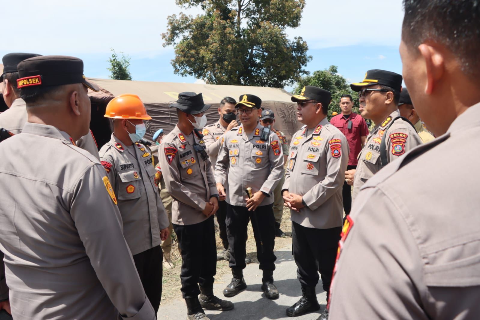 Gunung Sinabung Berstatus Siaga, 176 Personel Polri Dikerahkan untuk Layani dan Lindungi Masyarakat 4 Gunung Sinabung Berstatus Siaga, 176 Personel Polri Dikerahkan untuk Layani dan Lindungi Masyarakat 5