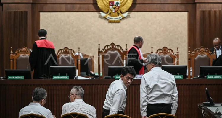 Empat Mantan Pejabat LPEI Divonis 6 Tahun Penjara 3