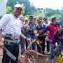 Dukung Ketahanan Pangan, Munjirin Panen Singkong dan Petai Bersama Warga Cipinang Melayu 16