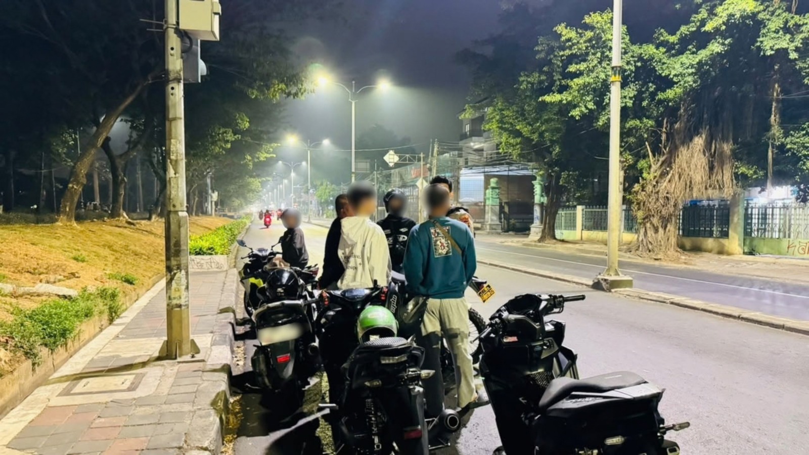 Diduga Mau Balap Liar di Duren Sawit, 10 Motor Ditahan Brimob Polda Metro Jaya 1 Diduga Mau Balap Liar di Duren Sawit, 10 Motor Ditahan Brimob Polda Metro Jaya 2