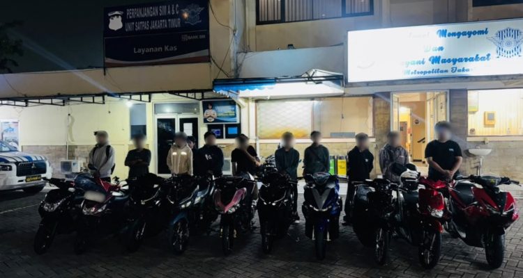 Diduga Mau Balap Liar di Duren Sawit, 10 Motor Ditahan Brimob Polda Metro Jaya 1