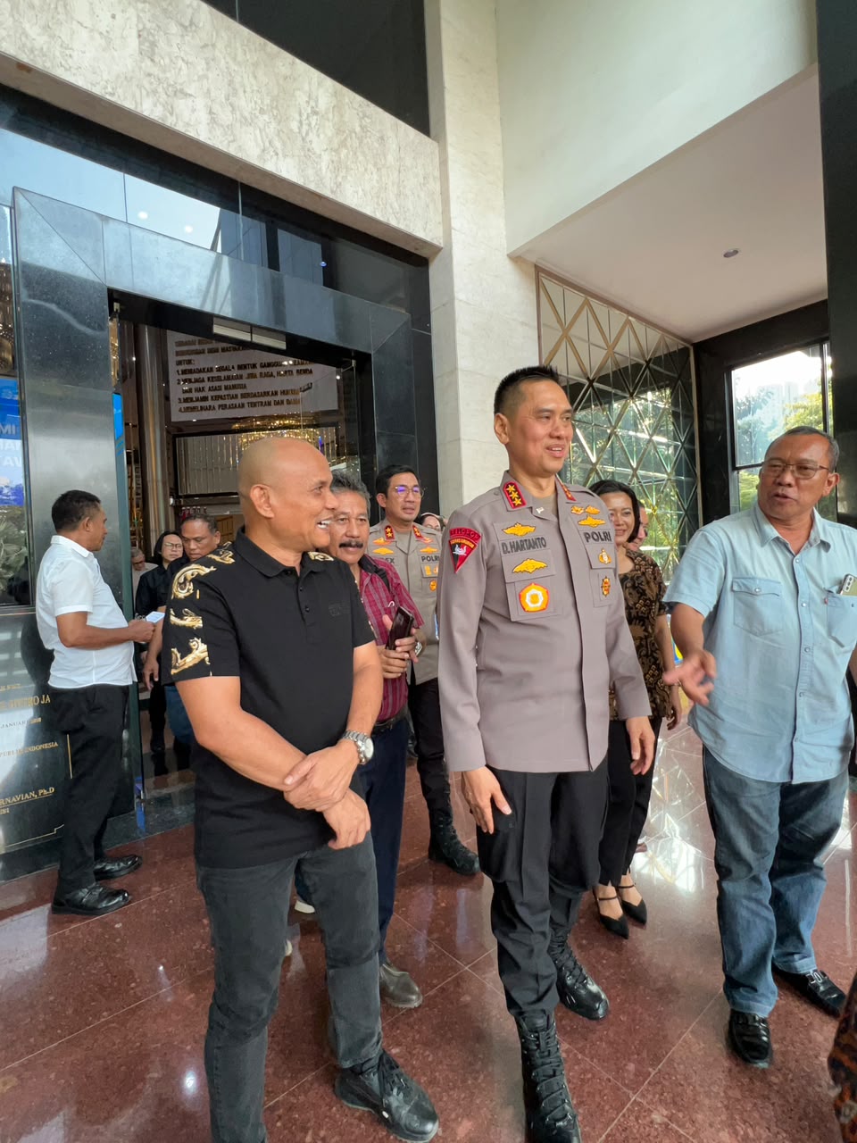 Kapolda Metro Jaya Komjen Pol. Prof Dadang Hartanto: Mendengar dan Siap Dikritik 1