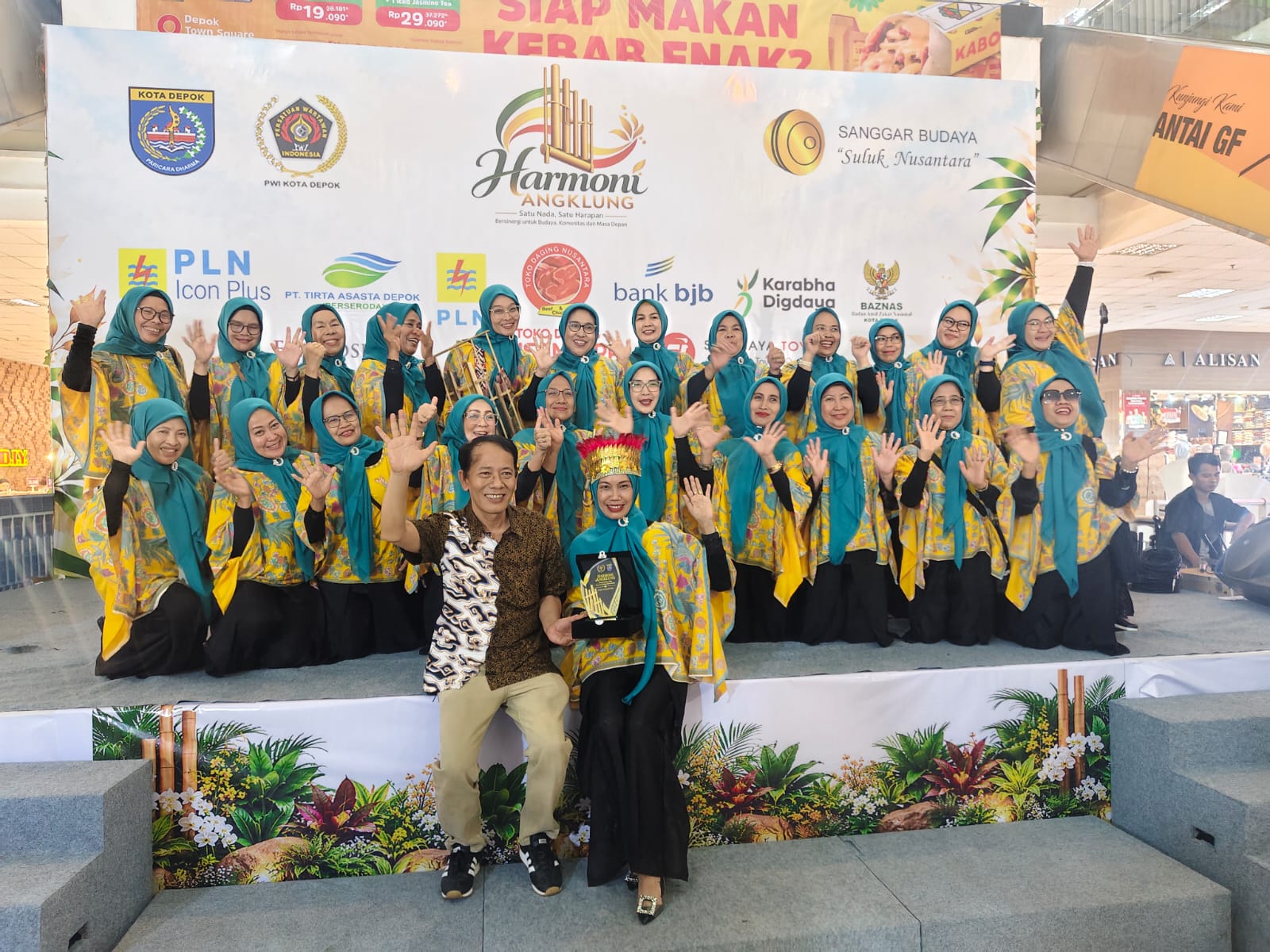 Kenanga Angklung Tangsel Juarai Kompetisi Angklung yang Dihelat PWI Depok 2 Kenanga Angklung Tangsel Juarai Kompetisi Angklung yang Dihelat PWI Depok 3