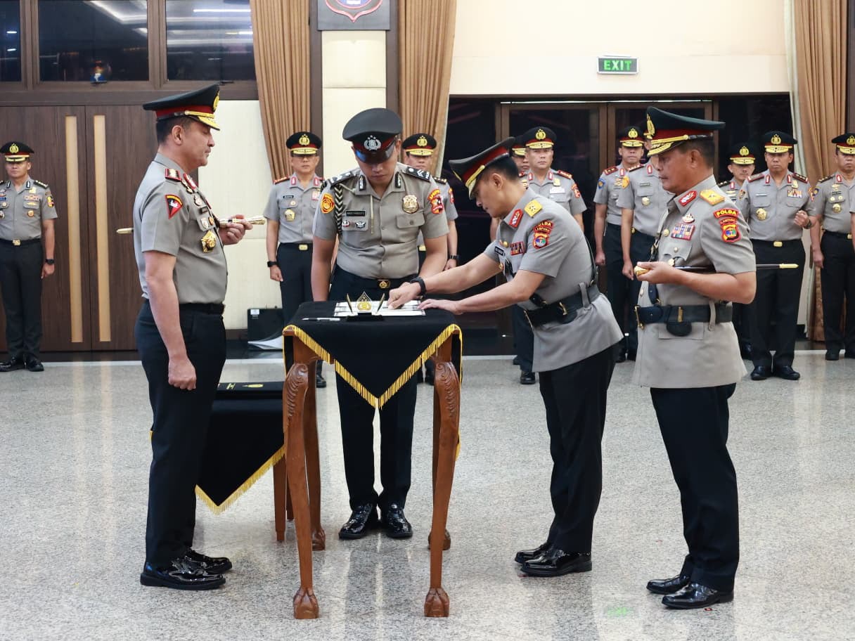 IMG-20261012-WA0047 Kapolri Pimpin Sertijab Kakorlantas dan Tiga Kapolda di Mabes Polri 1