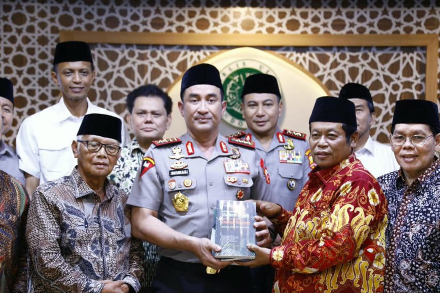 Kabaharkam Dampingi Kapolri Silaturahmi dengan Pimpinan MUI, Perkuat Sinergi Jaga Keamanan dan Kerukunan Negeri 1