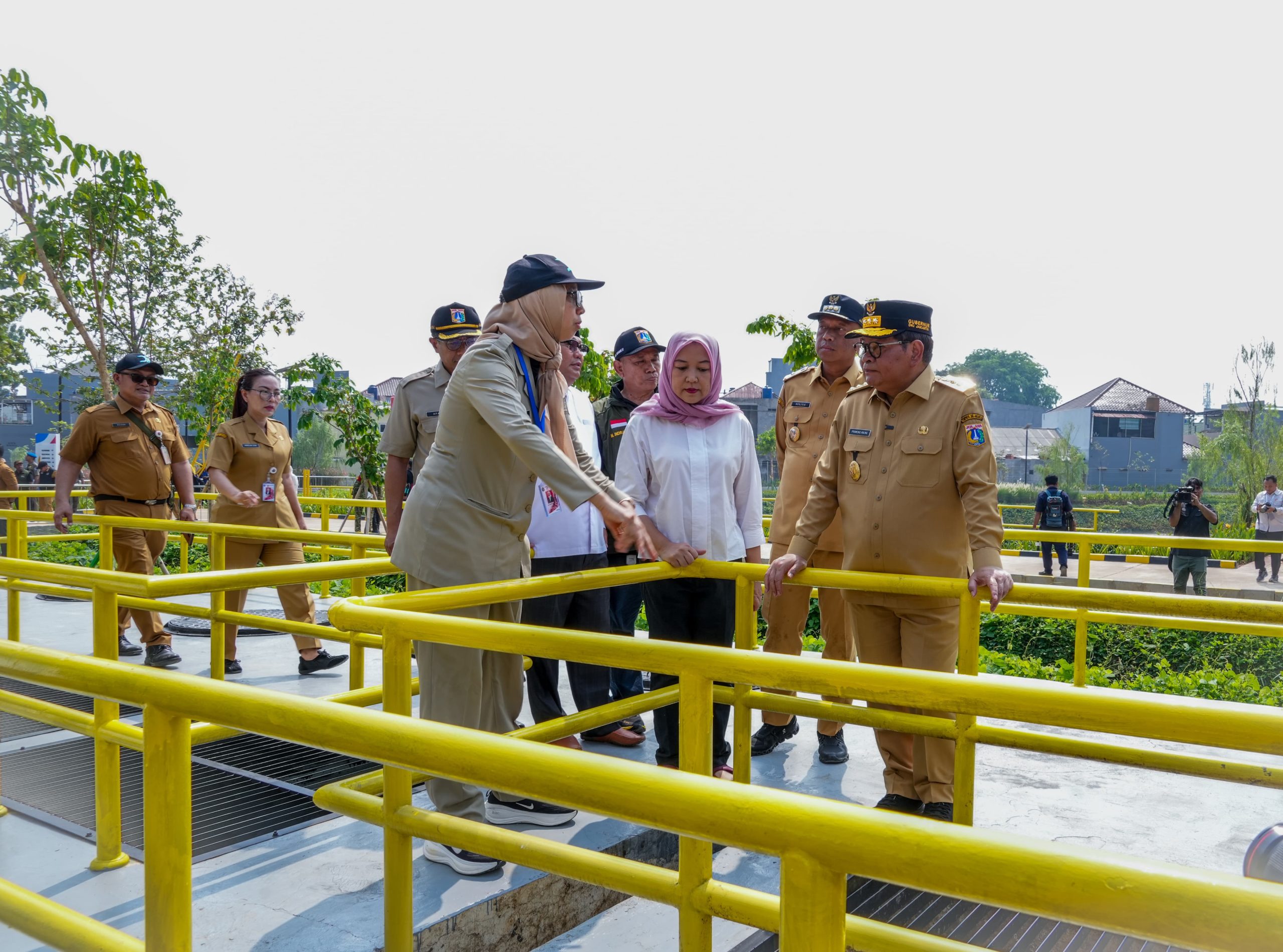 Gubernur Pramono Resmikan Dua Embung Penahan Banjir 2 Gubernur Pramono Resmikan Dua Embung Penahan Banjir 3