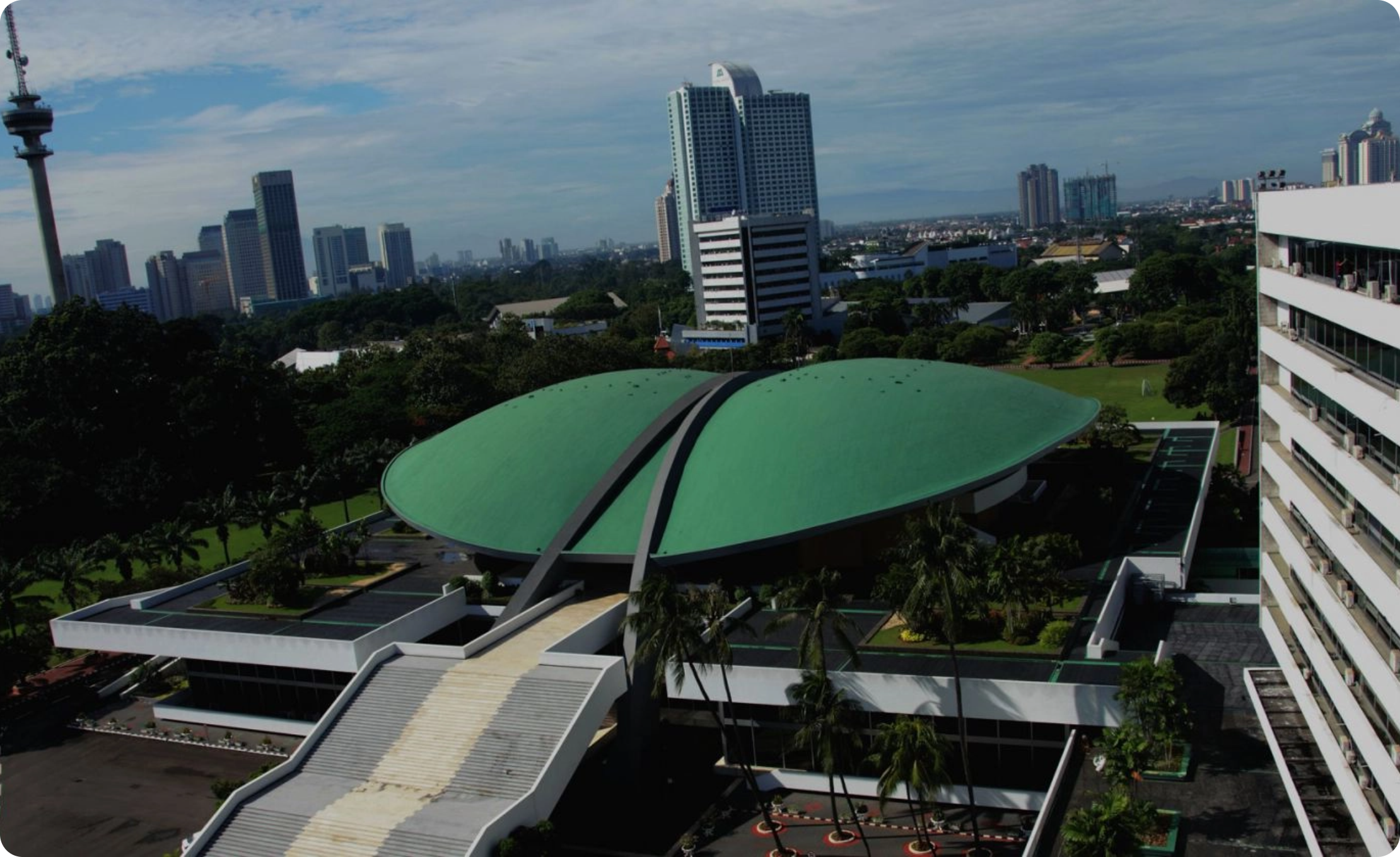 gedung2 DPR Masih Kaji Putusan MK soal Pendidikan Gibran 1