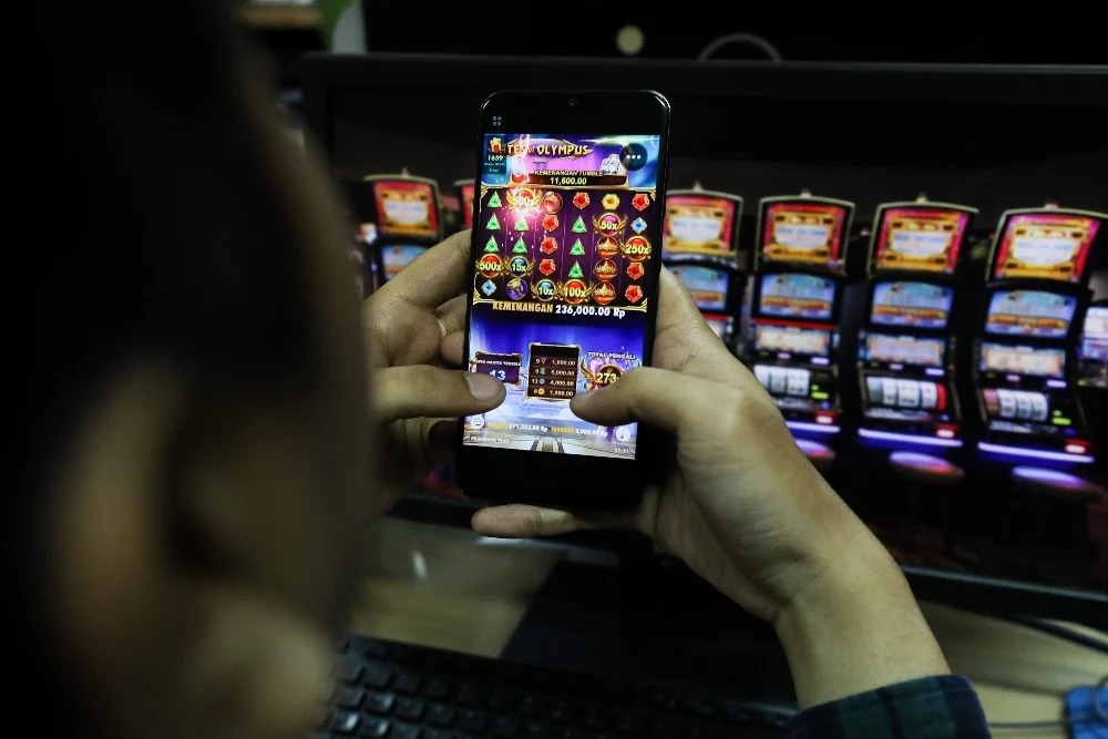 image Rumah Dinas Markas Judi Online, Kasi Intel Gartap 1 Jadi Tersangka 1