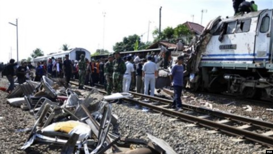 2 Oktober, Tabrakan Kereta Argo Bromo - Senja Utama di Pemalang, 36 Tewas 1