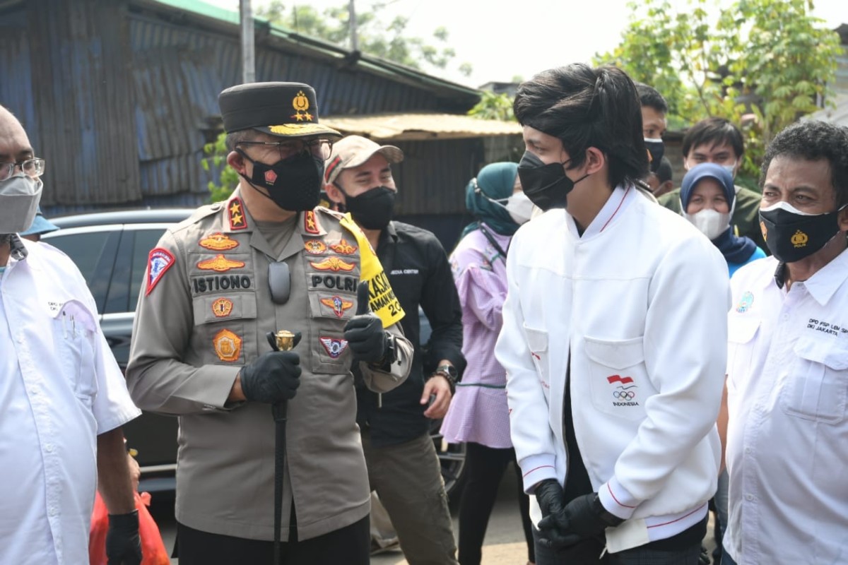 Polri Gandeng Atta Halilintar Bagikan Bansos kepada Korban PHK 1