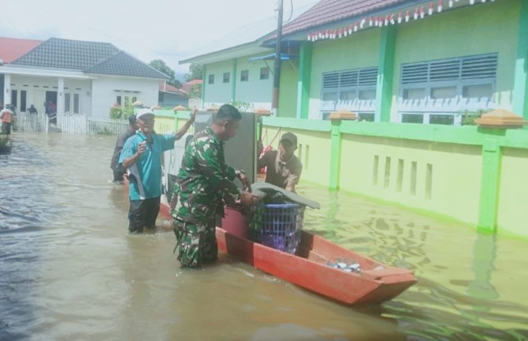 TNI Aktif Tangani Bencana Banjir di Jambi