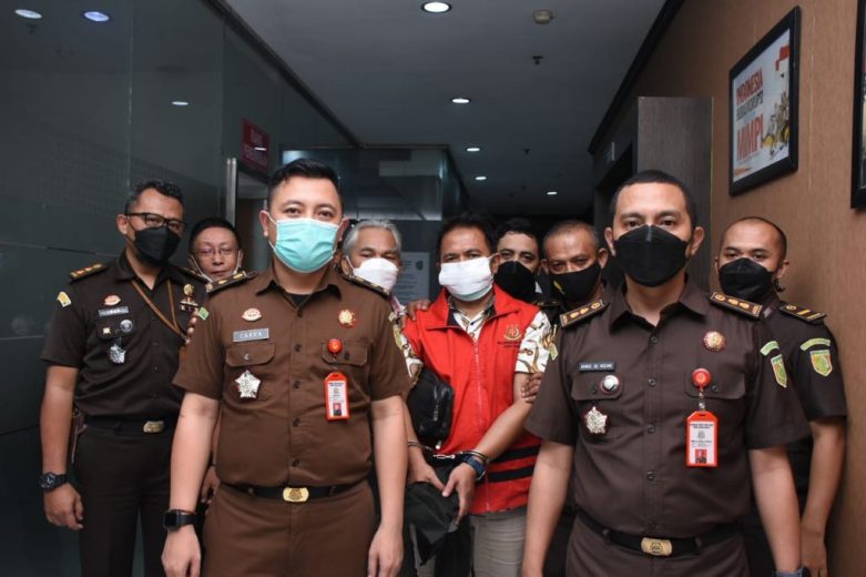 Bekas Kepala Cabang Berdikari Insurance Cabang Bandung ditahan Kejati Jabar Kejati Jabar Tahan Eks Kepala Berdikari Insurance Cabang Bandung 9