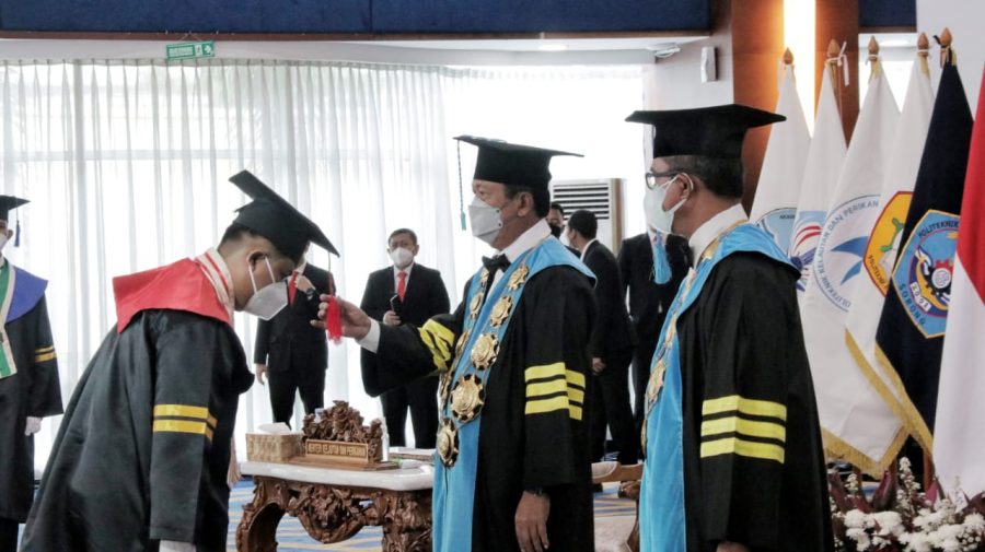 Cetak SDM Unggul 1-KKP Cetak SDM Unggul, Menteri Trenggono Kukuhkan 1.210 Wisudawan 11