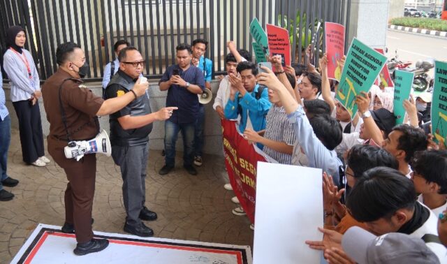 Rakyat Bersama Jaksa Agung Melawan Serangan Balik Koruptor 35