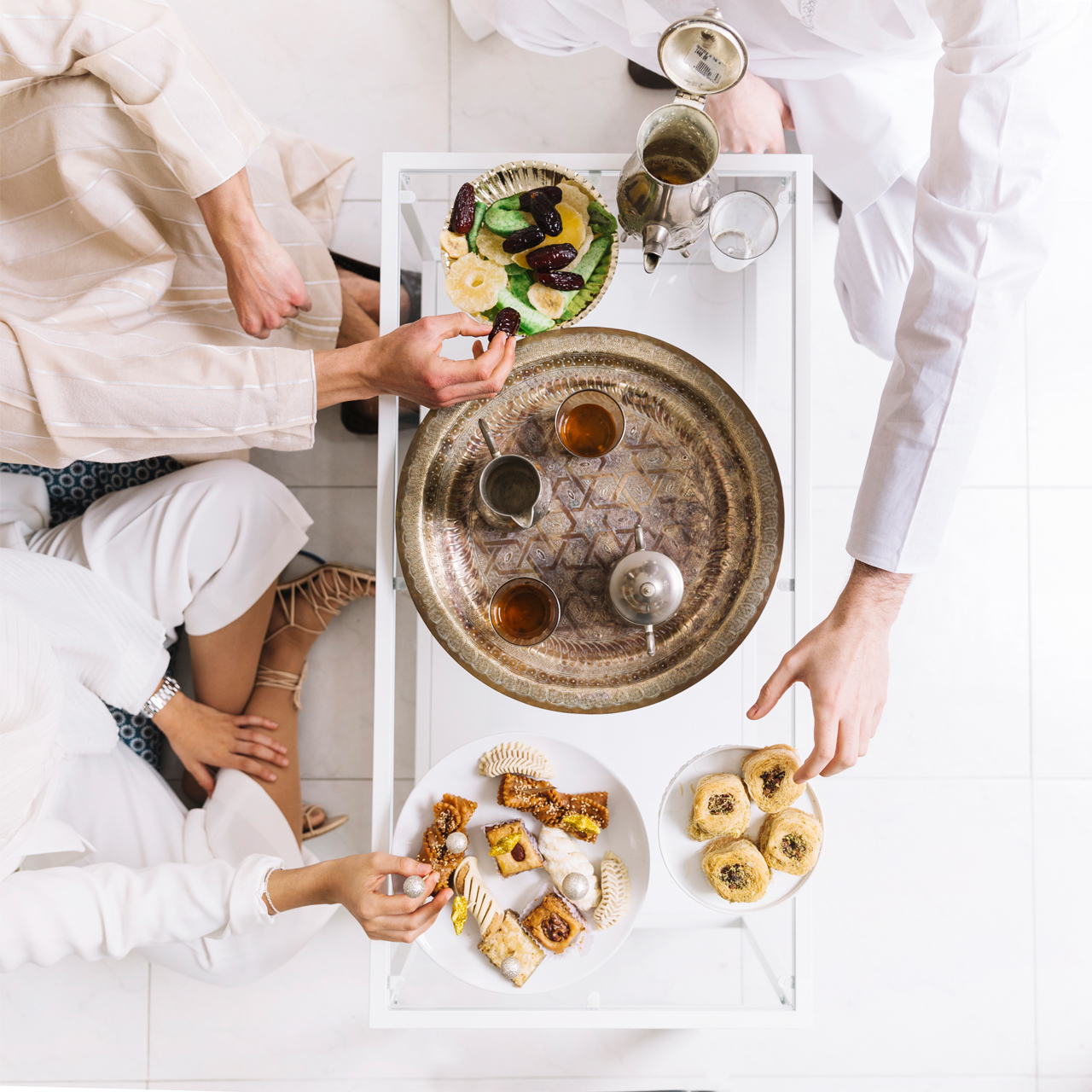 Family time for the morning snacks 1