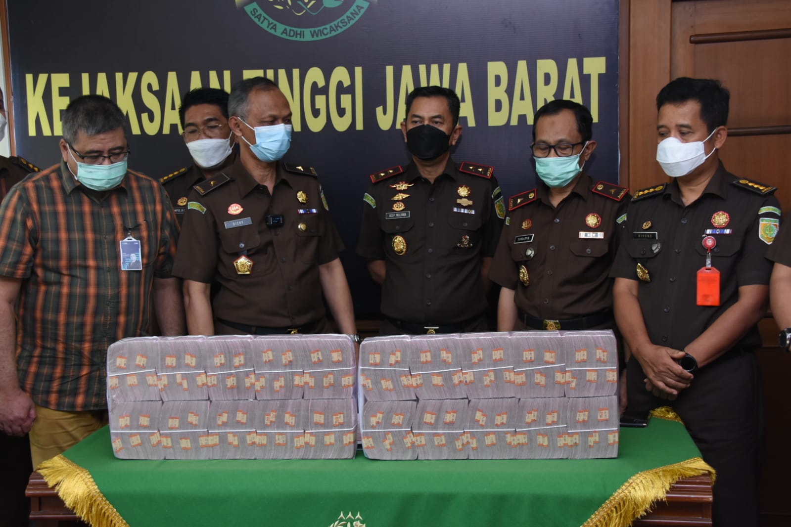 EKSEKUSI PAJAK KEJATI JABAR Kejati Jabar Eksekusi Denda Pajak Rp32 Miliar 1
