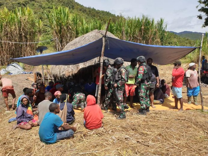 Satgas TNI Diundang Acara Bakar Batu 10