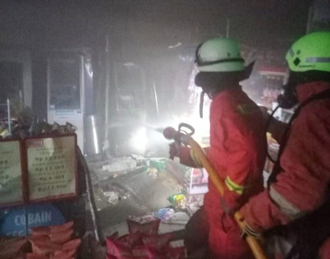 Minimarket di Priok Ludes Dilalap Sijago Merah 13