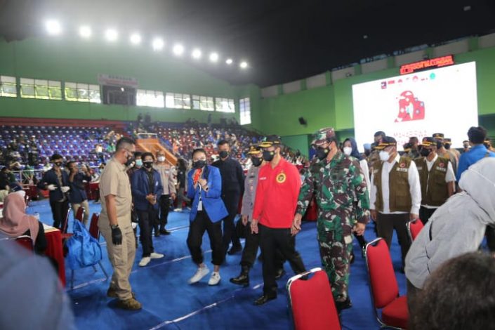 Tinjau Vaksinasi BEM, Kapolri Bangga Pemuda dan Mahasiswa Ikut Vaksin 37