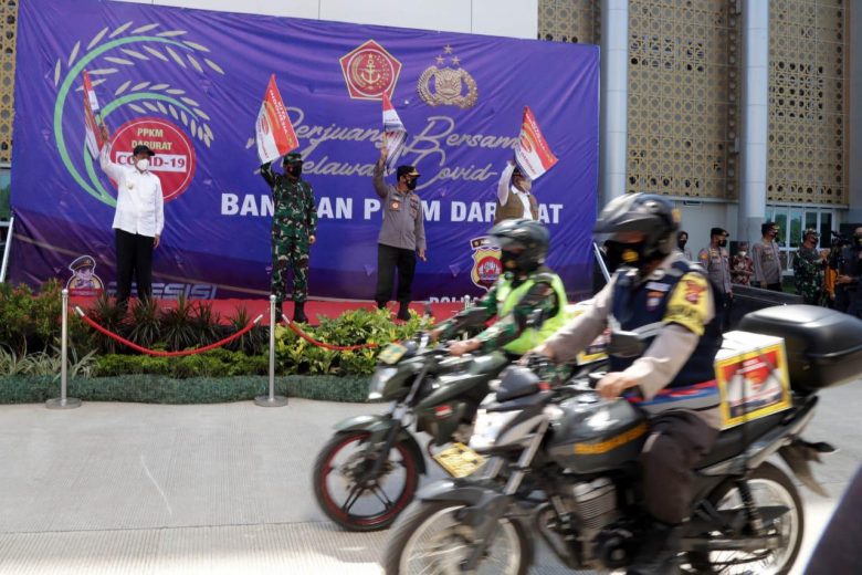 Gubernur Banten Bersama Panglima TNI dan Kapolri Lepas Bantuan PPKM Darurat Serta Akselerasi Vaksinasi 11