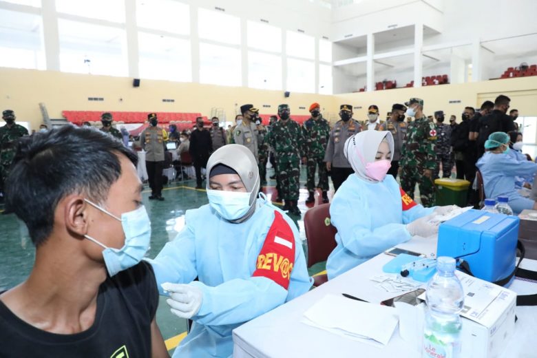 Percepat Vaksinasi di Banten, TNI-Polri Bantu Tenaga Kesehatan 10