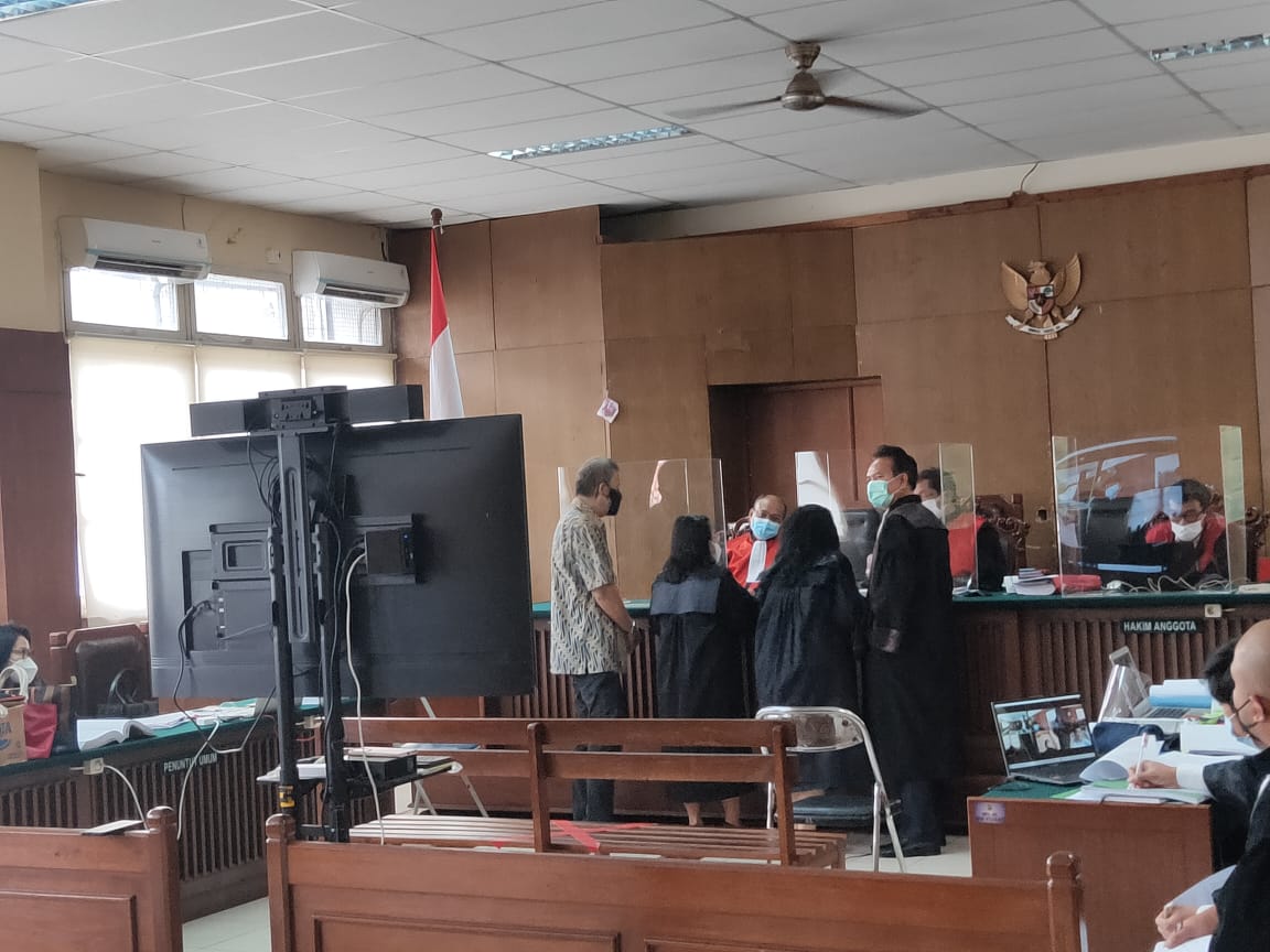 Ngaku Anggota BIN, Menipu Rp22 Miliar, Ayah dan Anak Diadili 1