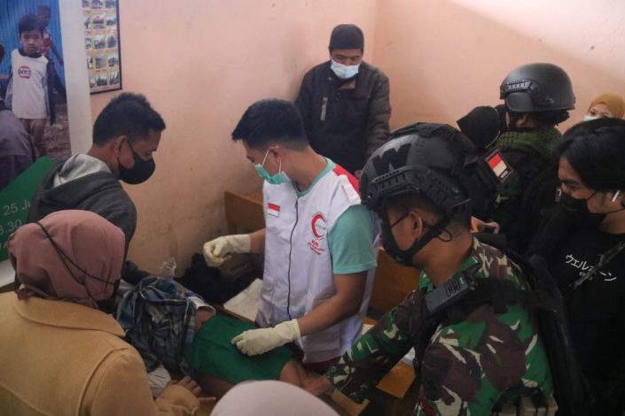Satgas TNI Bersama Yayasan BSMI Adakan Khitanan Massal Gratis 24